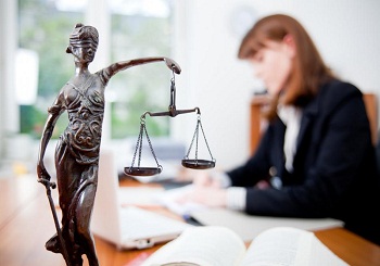 Послуги у кримінальній галузі права